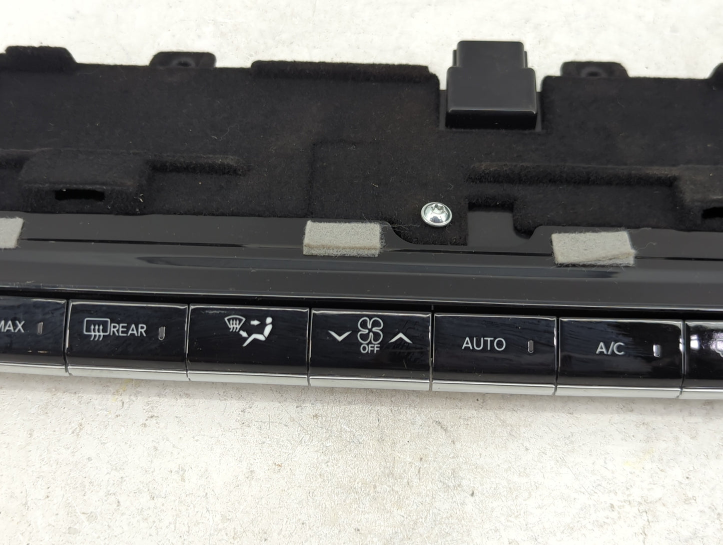 2023 Wagoneer Wagoneer Climate Control Module Temperature AC/Heater Replacement P/N:P68423823AG Fits OEM Used Auto Parts - O