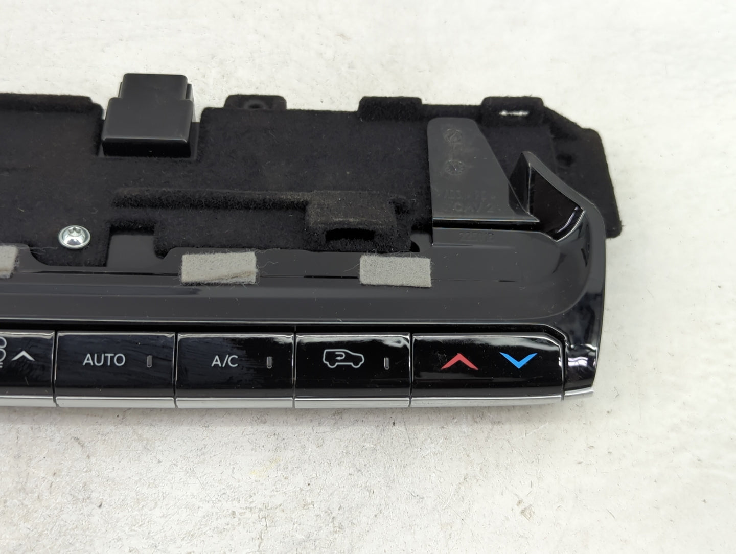 2023 Wagoneer Wagoneer Climate Control Module Temperature AC/Heater Replacement P/N:P68423823AG Fits OEM Used Auto Parts - O