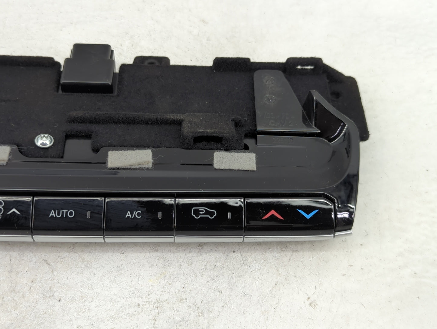 2023 Wagoneer Wagoneer Climate Control Module Temperature AC/Heater Replacement P/N:P68423823AG Fits OEM Used Auto Parts - O