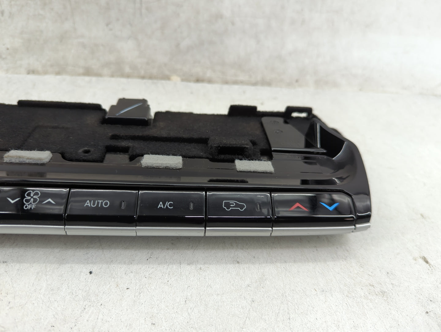 2023 Wagoneer Wagoneer Climate Control Module Temperature AC/Heater Replacement P/N:P68423822AG TKDKA061300200 Fits OEM Used