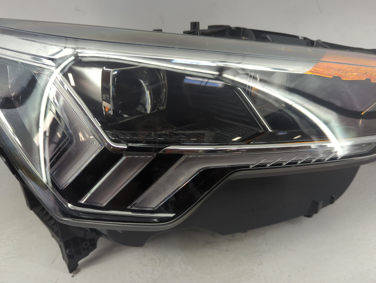 2019-2022 Audi Q3 Passenger Right Oem Head Light Headlight Lamp - Oemusedautoparts1.com