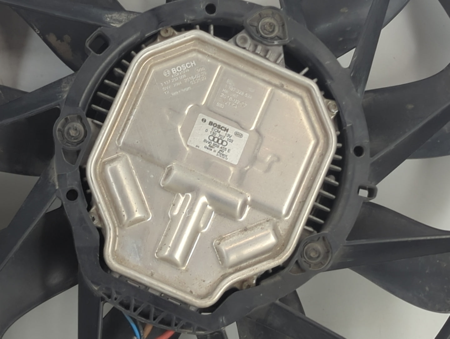 2017-2022 Audi Q7 Electric Radiator Cooling Fan Motor Assembly P/N:0130707411 8W0121003D Fits Fits 2017 2018 2019 2020 2021 