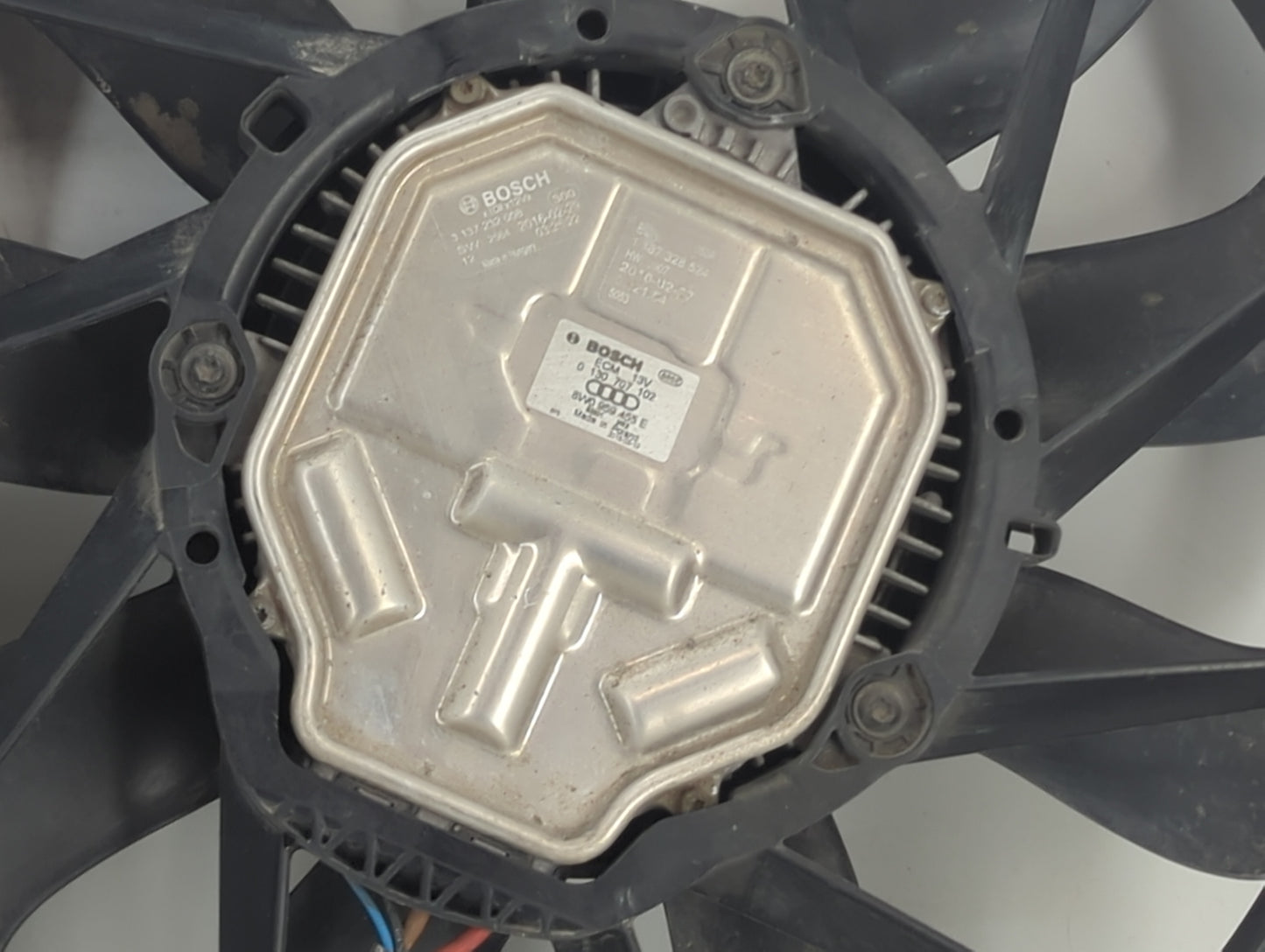2017-2022 Audi Q7 Electric Radiator Cooling Fan Motor Assembly P/N:0130707411 8W0121003D Fits Fits 2017 2018 2019 2020 2021 