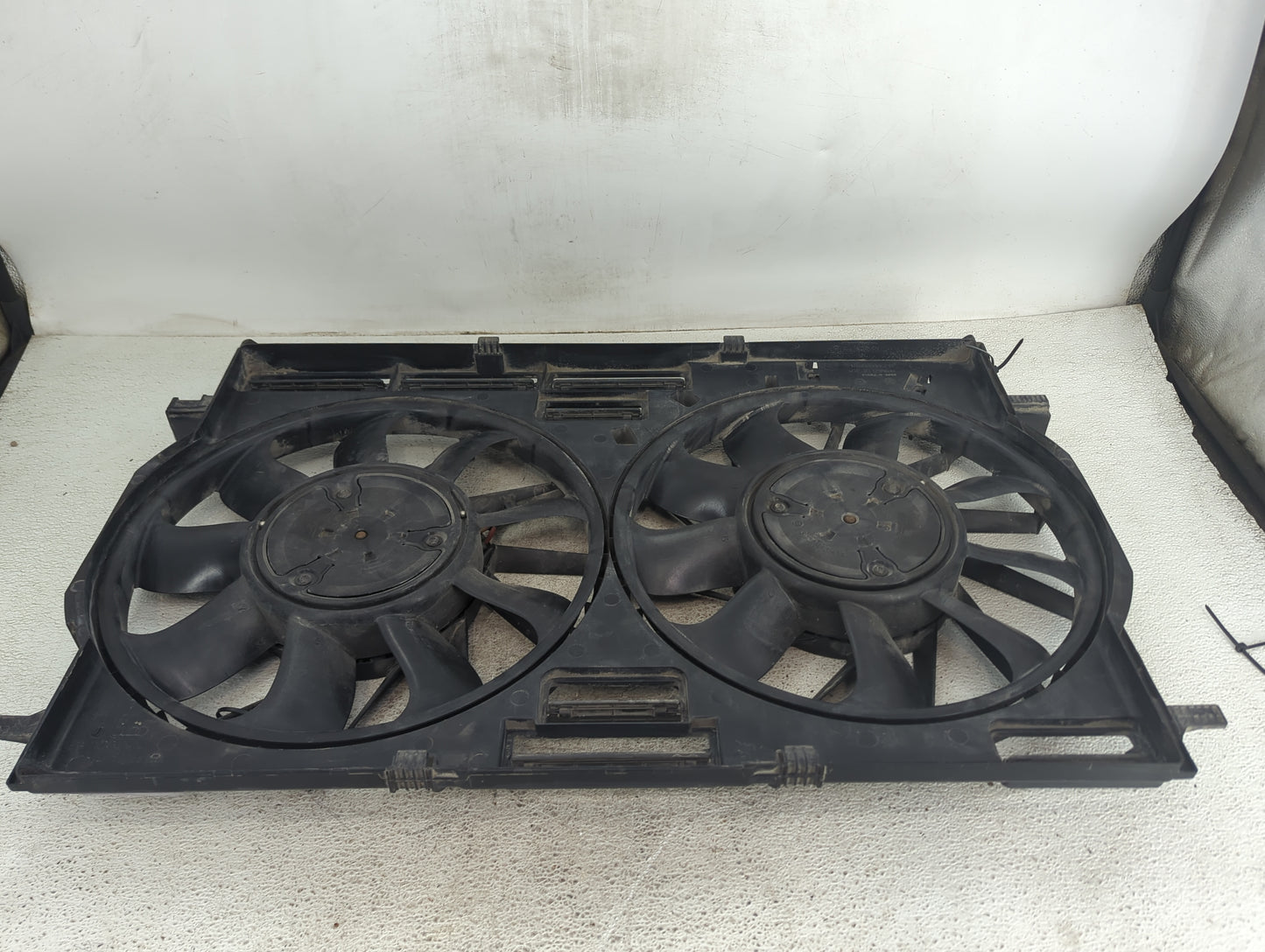 2017-2022 Audi Q7 Electric Radiator Cooling Fan Motor Assembly P/N:0130707411 8W0121003D Fits Fits 2017 2018 2019 2020 2021 
