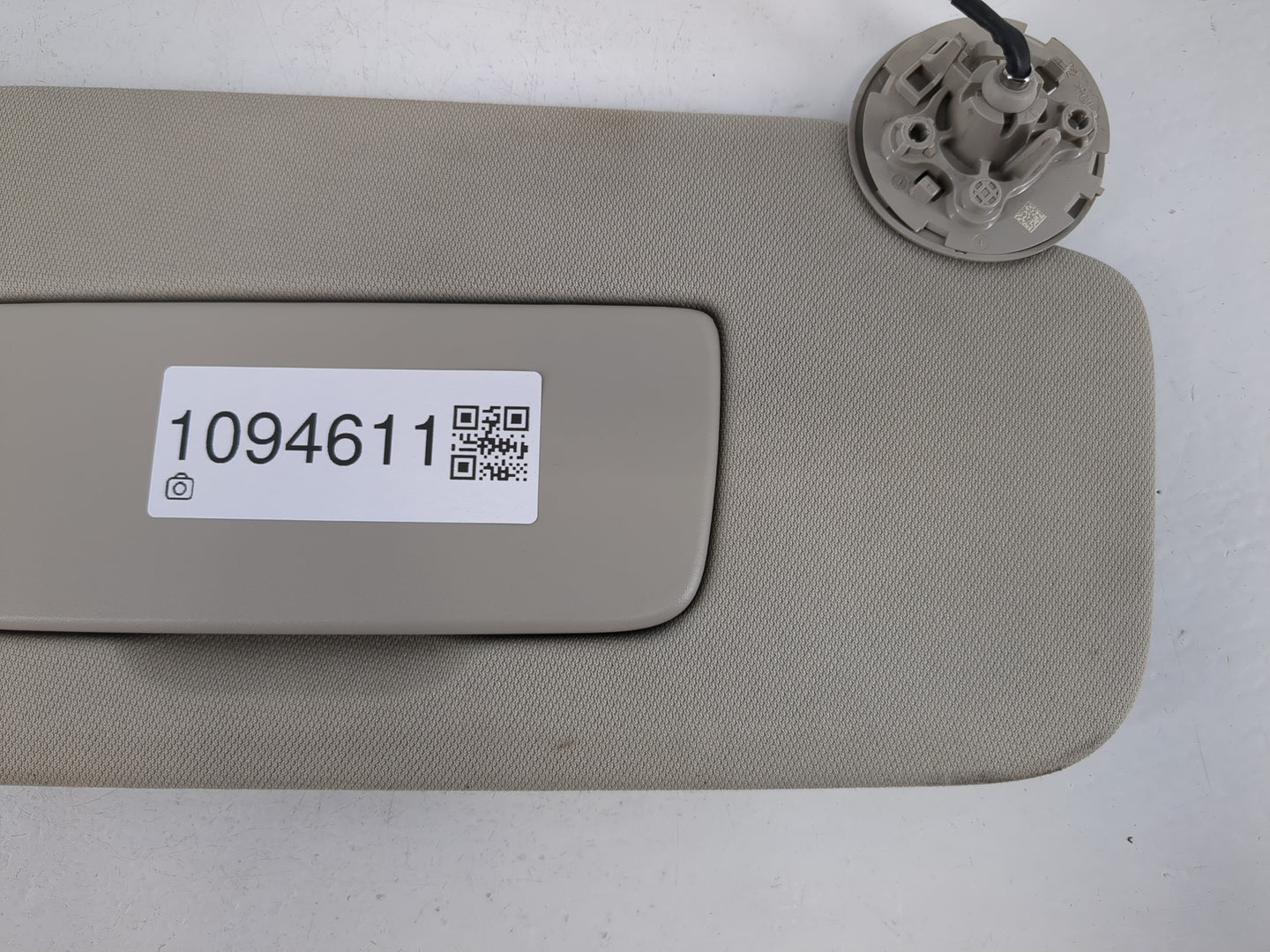 2024 Buick Encore Sun Visor Shade Replacement Passenger Right Mirror Fits OEM Used Auto Parts - Oemusedautoparts1.com
