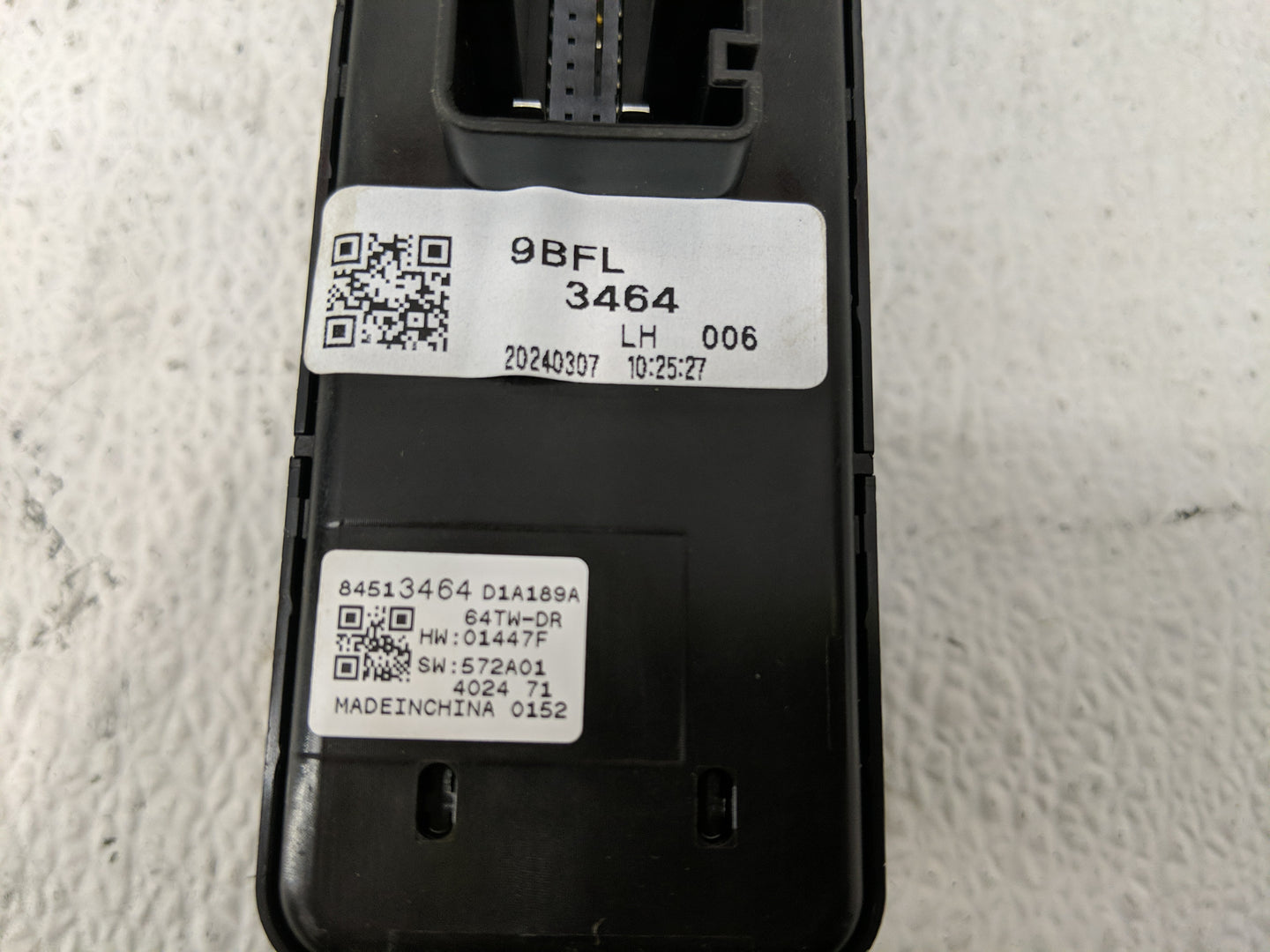 2020-2021 Buick Encore Master Power Window Switch Replacement Driver Side Left P/N:9BFL3464 Fits OEM Used Auto Parts - Oemus