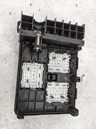 compare product 2024 Cadillac Xt4 Fusebox Fuse Box Panel Relay Module P/N:42826609 8632300000000X, 527691421, 23087, 230328, FGFD0462 Fits OEM Used Auto Parts