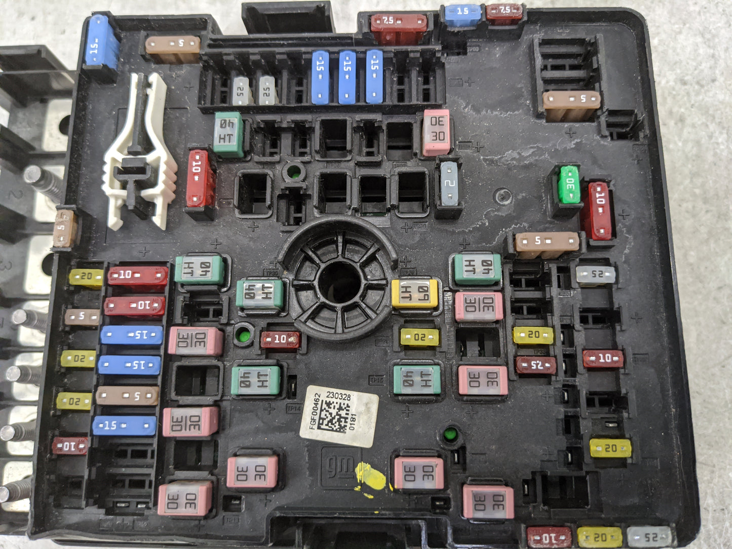 2024 Cadillac Xt4 Fusebox Fuse Box Panel Relay Module P/N:42826609 8632300000000X, 527691421, 23087, 230328, FGFD0462 Fits O