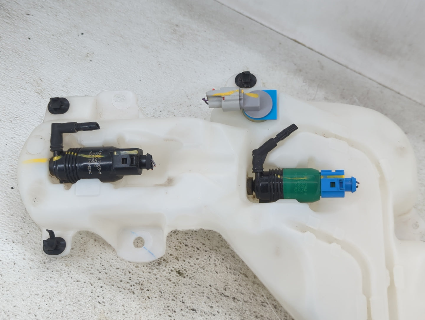 2019-2022 Chevrolet Blazer Windshield Washer Fluid Reservoir Bottle Oem - Oemusedautoparts1.com