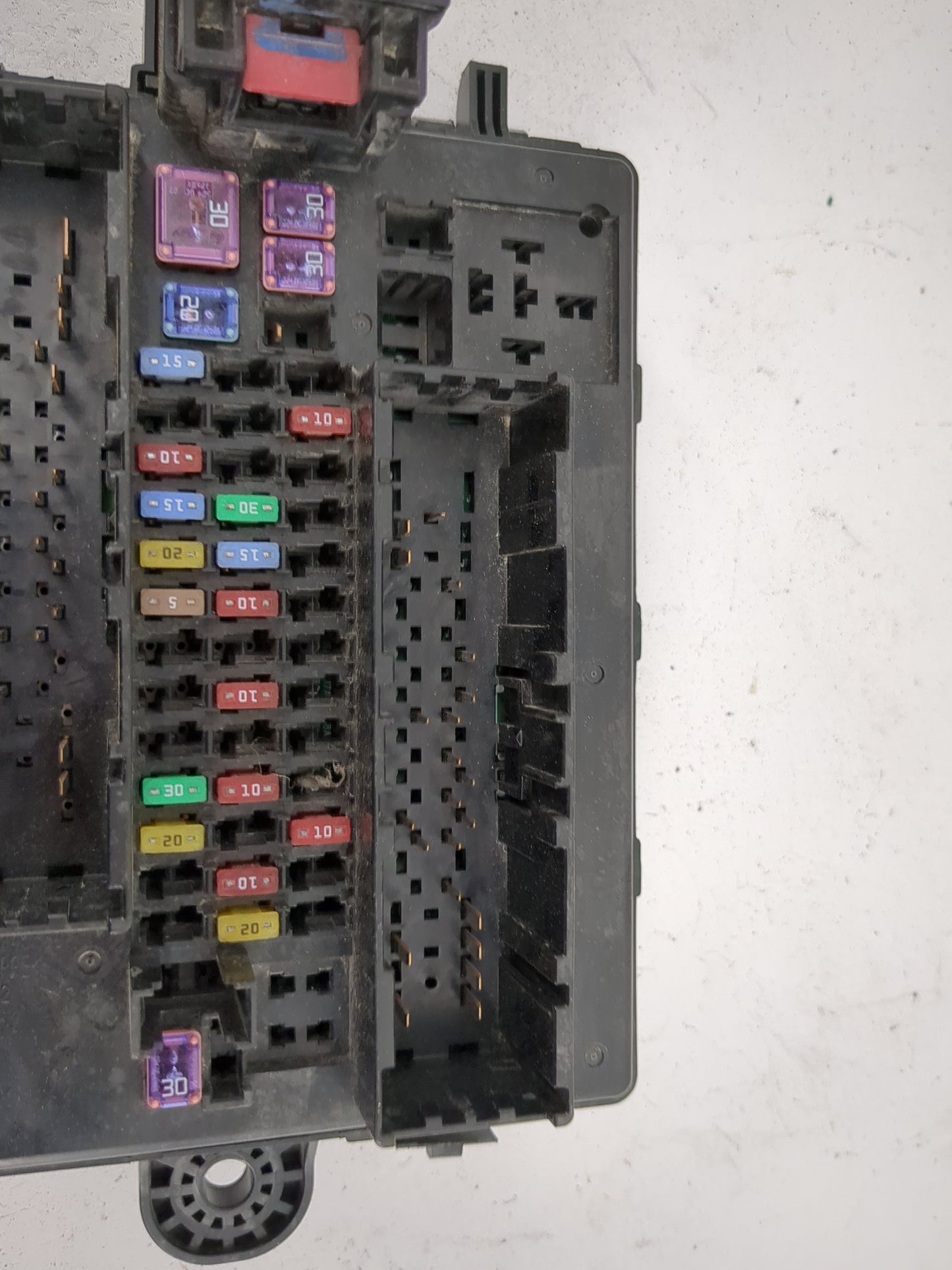 2024 Chevrolet Blazer Fusebox Fuse Box Panel Relay Module P/N:84412832 Fits OEM Used Auto Parts - Oemusedautoparts1.com