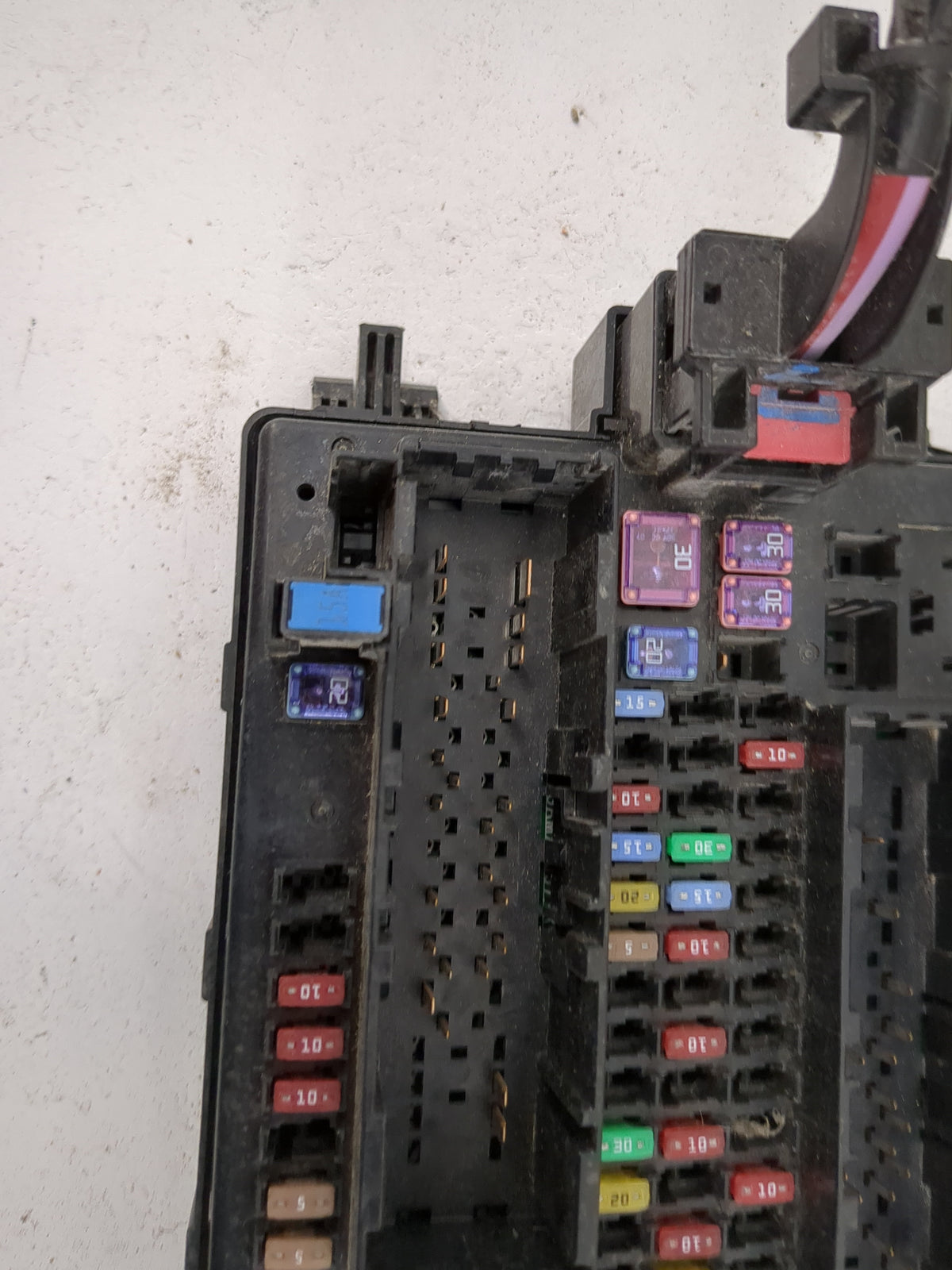 2024 Chevrolet Blazer Fusebox Fuse Box Panel Relay Module P/N:84412832 Fits OEM Used Auto Parts - Oemusedautoparts1.com