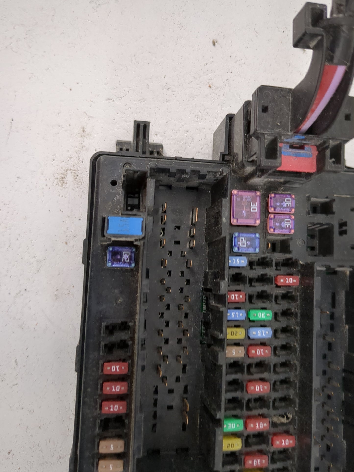 2024 Chevrolet Blazer Fusebox Fuse Box Panel Relay Module P/N:84412832 Fits OEM Used Auto Parts - Oemusedautoparts1.com