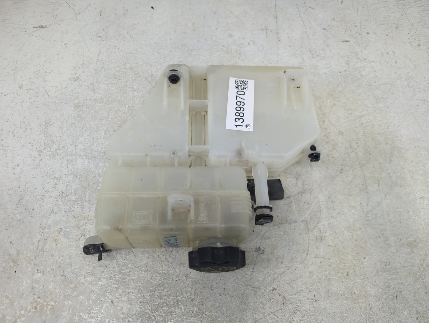 2016 Chevrolet Camaro Radiator Coolant Overflow Expansion Tank Bottle - Oemusedautoparts1.com
