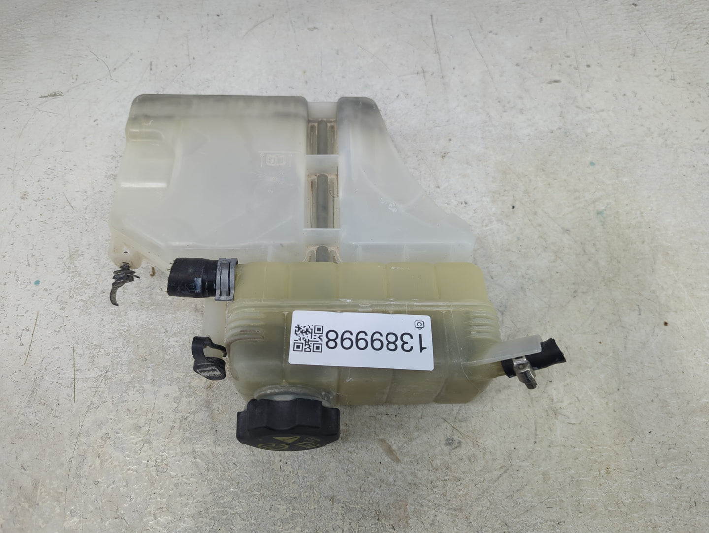 2016 Chevrolet Camaro Radiator Coolant Overflow Expansion Tank Bottle - Oemusedautoparts1.com