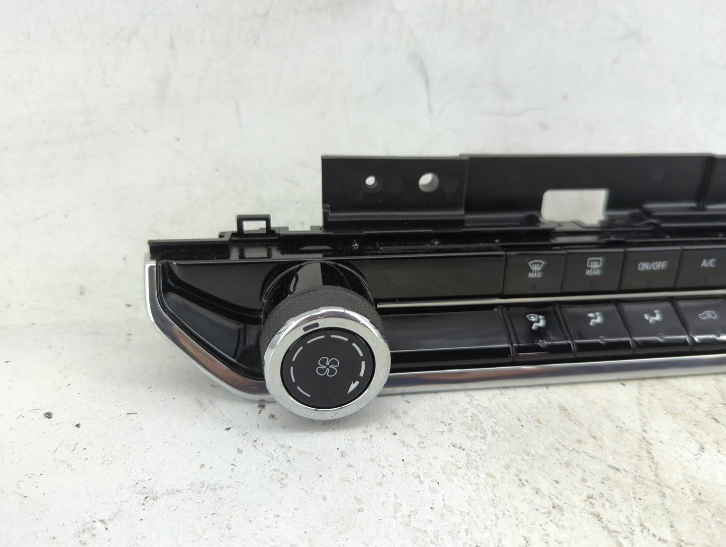 2024 Chevrolet Colorado Climate Control Module Temperature AC/Heater Replacement P/N:86516181 13537385 Fits OEM Used Auto Pa