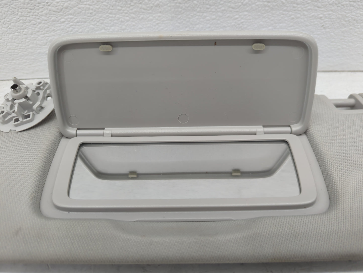 2024 Chevrolet Equinox Sun Visor Shade Replacement Passenger Right Mirror Fits OEM Used Auto Parts - Oemusedautoparts1.com