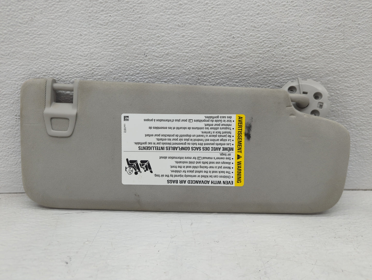 2024 Chevrolet Equinox Sun Visor Shade Replacement Passenger Right Mirror Fits OEM Used Auto Parts - Oemusedautoparts1.com