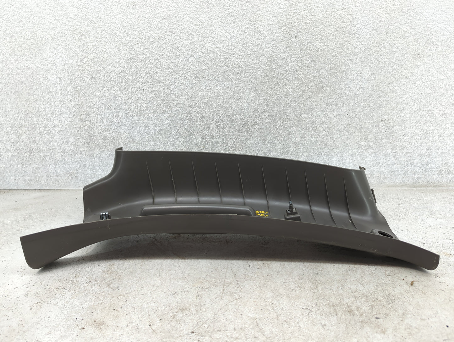 1996-2021 Chevrolet Express 3500 Passenger Center Pillar Oem - Oemusedautoparts1.com