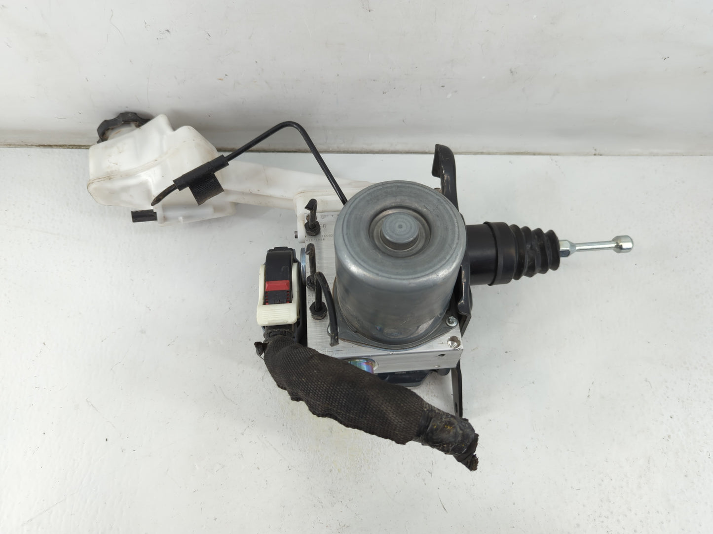 2024 Chevrolet Malibu ABS Pump Control Module Replacement P/N:42873956 Fits OEM Used Auto Parts - Oemusedautoparts1.com