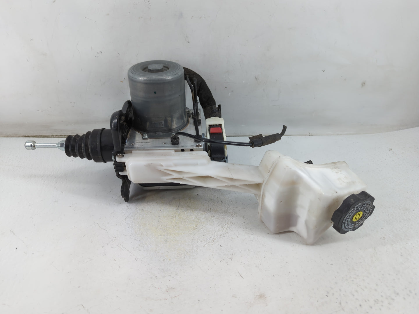 2024 Chevrolet Malibu ABS Pump Control Module Replacement P/N:42873956 Fits OEM Used Auto Parts - Oemusedautoparts1.com