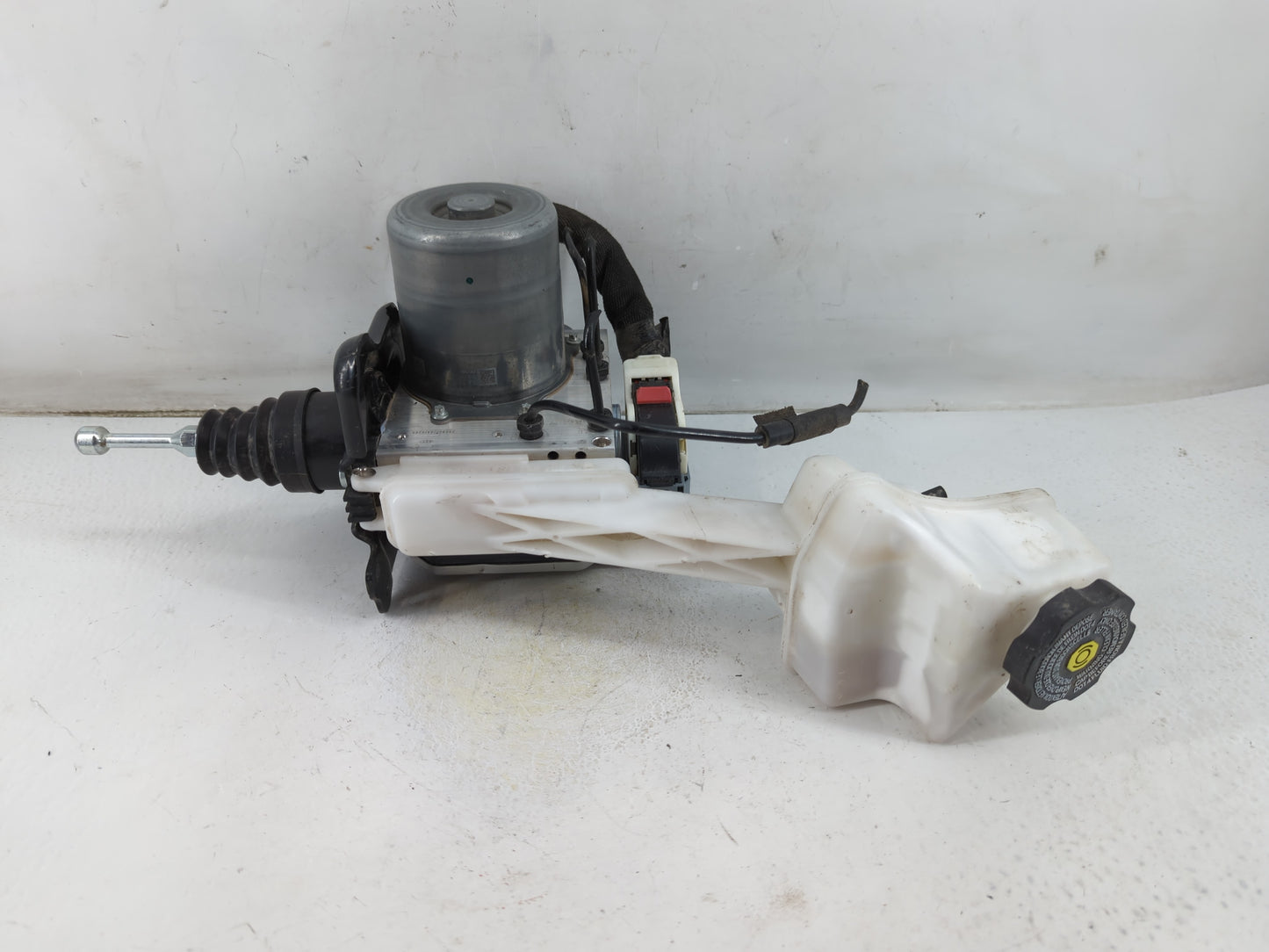 2024 Chevrolet Malibu ABS Pump Control Module Replacement P/N:42873956 Fits OEM Used Auto Parts - Oemusedautoparts1.com