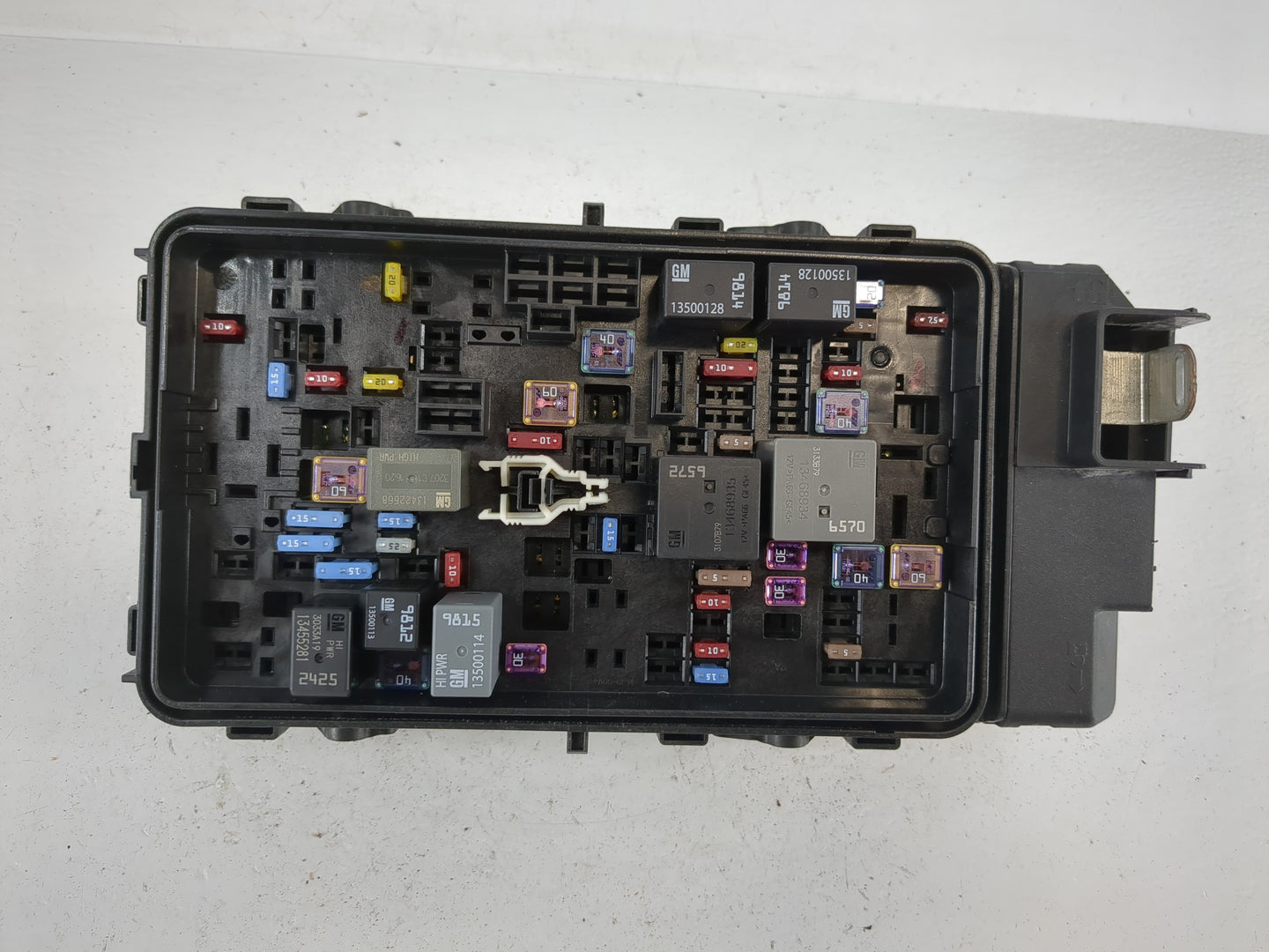 2024 Chevrolet Malibu Fusebox Fuse Box Panel Relay Module P/N:4283026GXY Fits OEM Used Auto Parts - Oemusedautoparts1.com