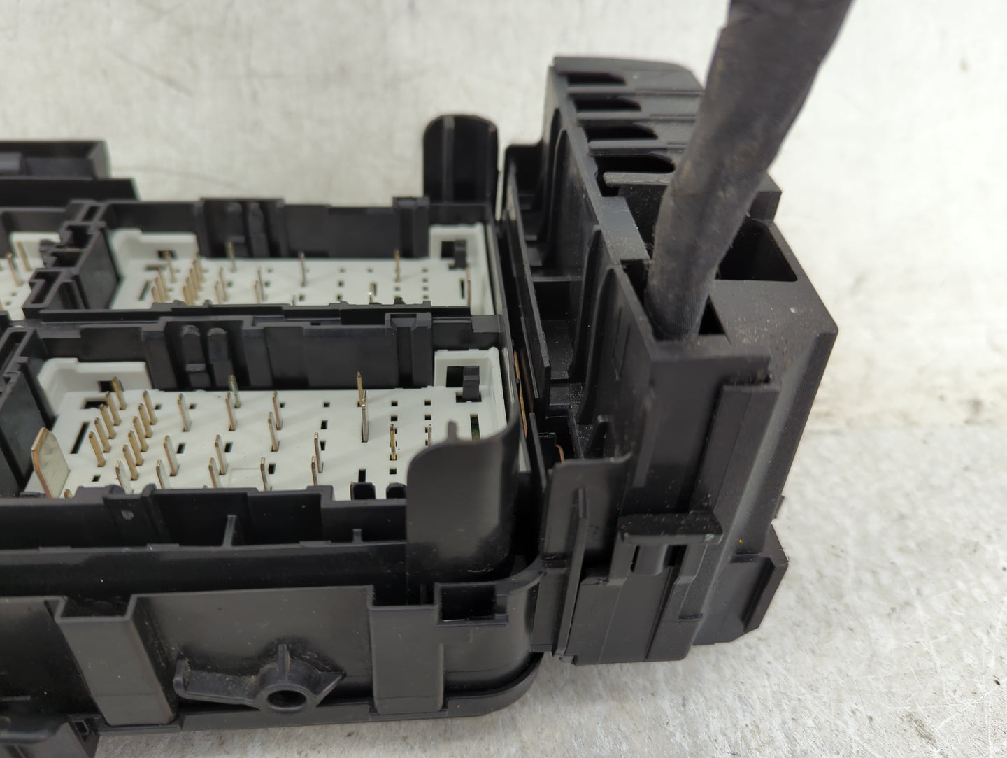 2024 Chevrolet Malibu Fusebox Fuse Box Panel Relay Module Fits OEM Used Auto Parts - Oemusedautoparts1.com