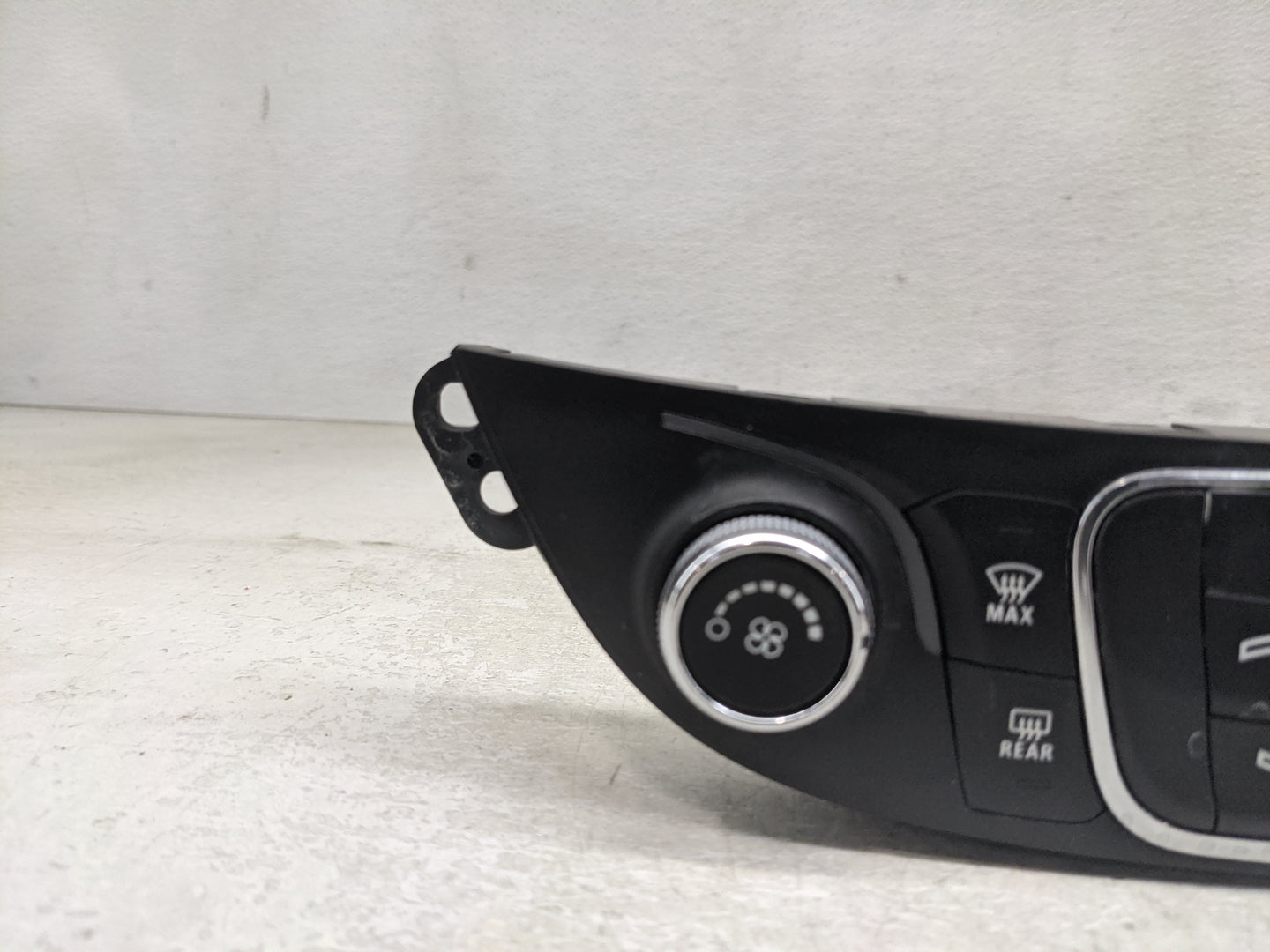 2019-2021 Chevrolet Malibu Climate Control Module Temperature AC/Heater Replacement P/N:84426651 737020000000X Fits OEM Used
