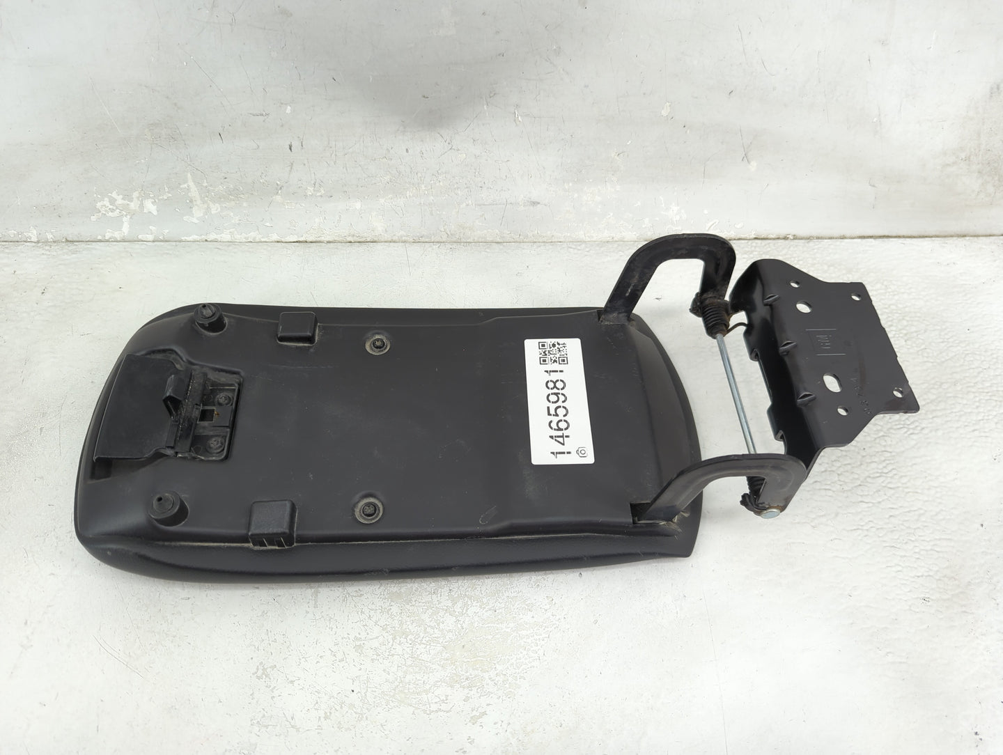 2024 Chevrolet Malibu Center Console Armrest Cover Lid P/N:1251040 Fits OEM Used Auto Parts - Oemusedautoparts1.com