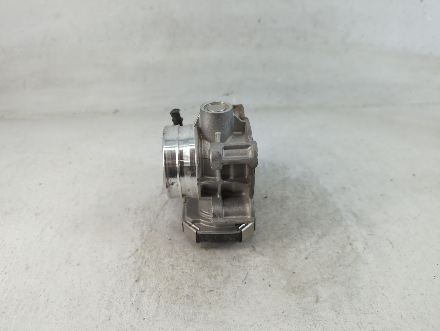 2016-2021 Chevrolet Malibu Throttle Body P/N:12671379AA Fits Fits 2016 2017 2018 2019 2020 2021 2022 OEM Used Auto Parts - O