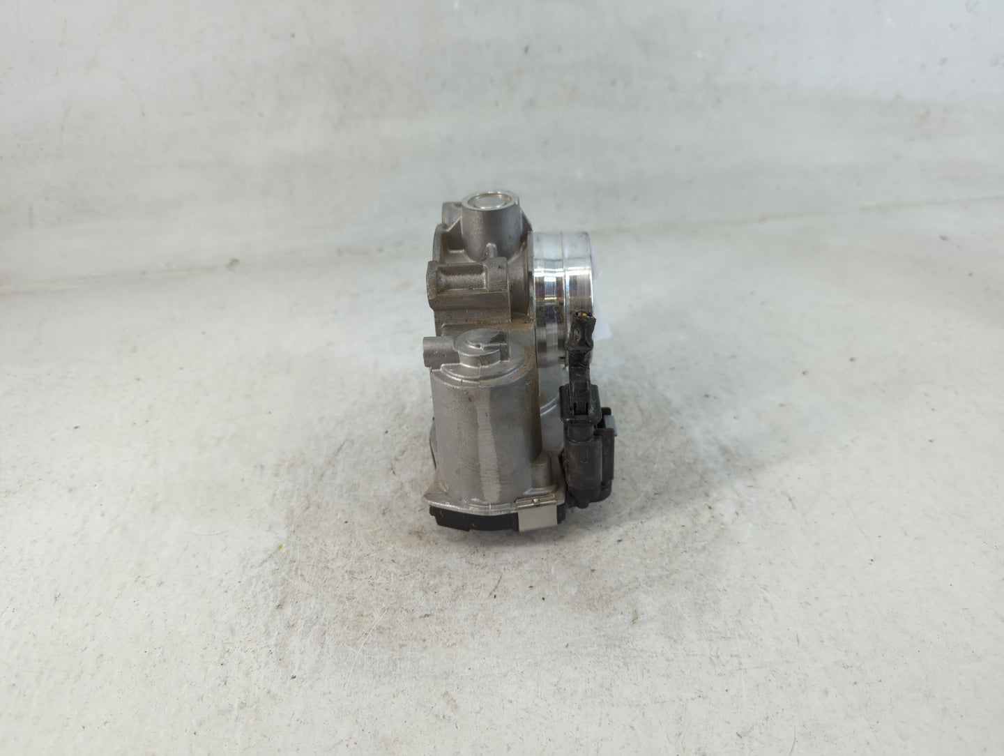 2016-2021 Chevrolet Malibu Throttle Body P/N:12671379AA Fits Fits 2016 2017 2018 2019 2020 2021 2022 OEM Used Auto Parts - O