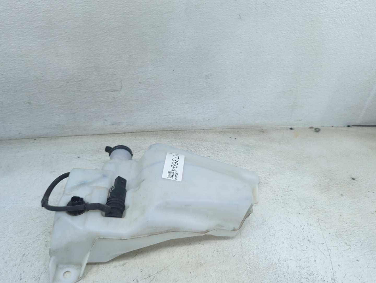 2024 Silverado 1500 Windshield Washer Fluid Reservoir Bottle Oem - Oemusedautoparts1.com