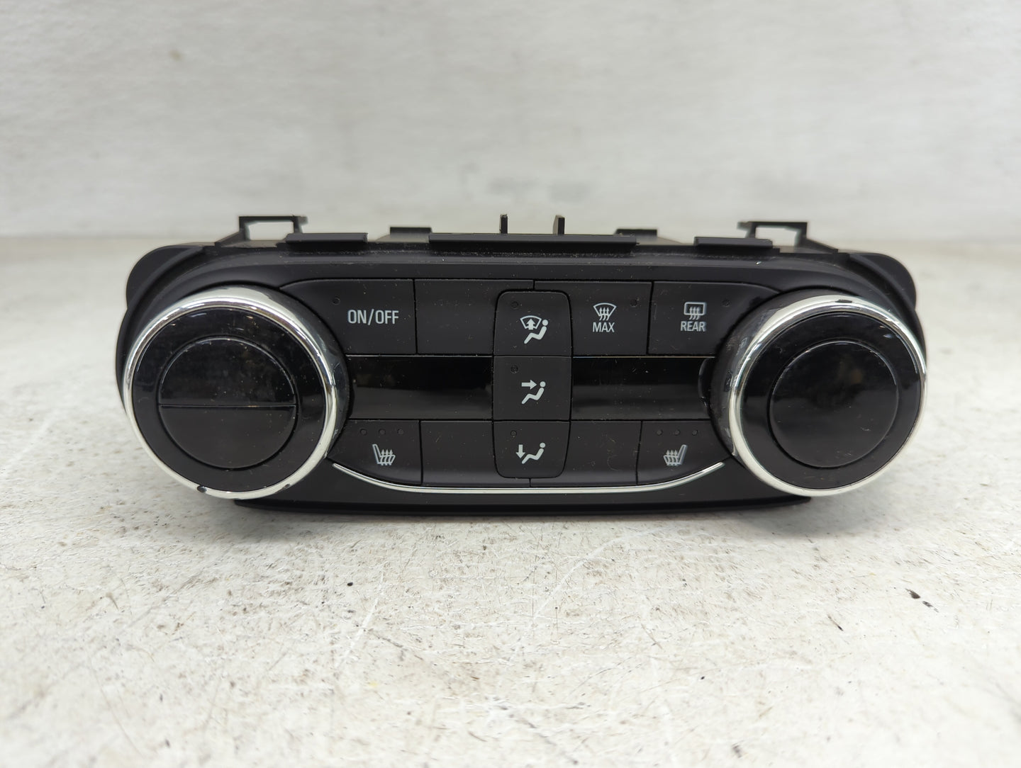 2021-2022 Chevrolet Trailblazer Climate Control Module Temperature AC/Heater Replacement Fits Fits 2021 2022 OEM Used Auto P