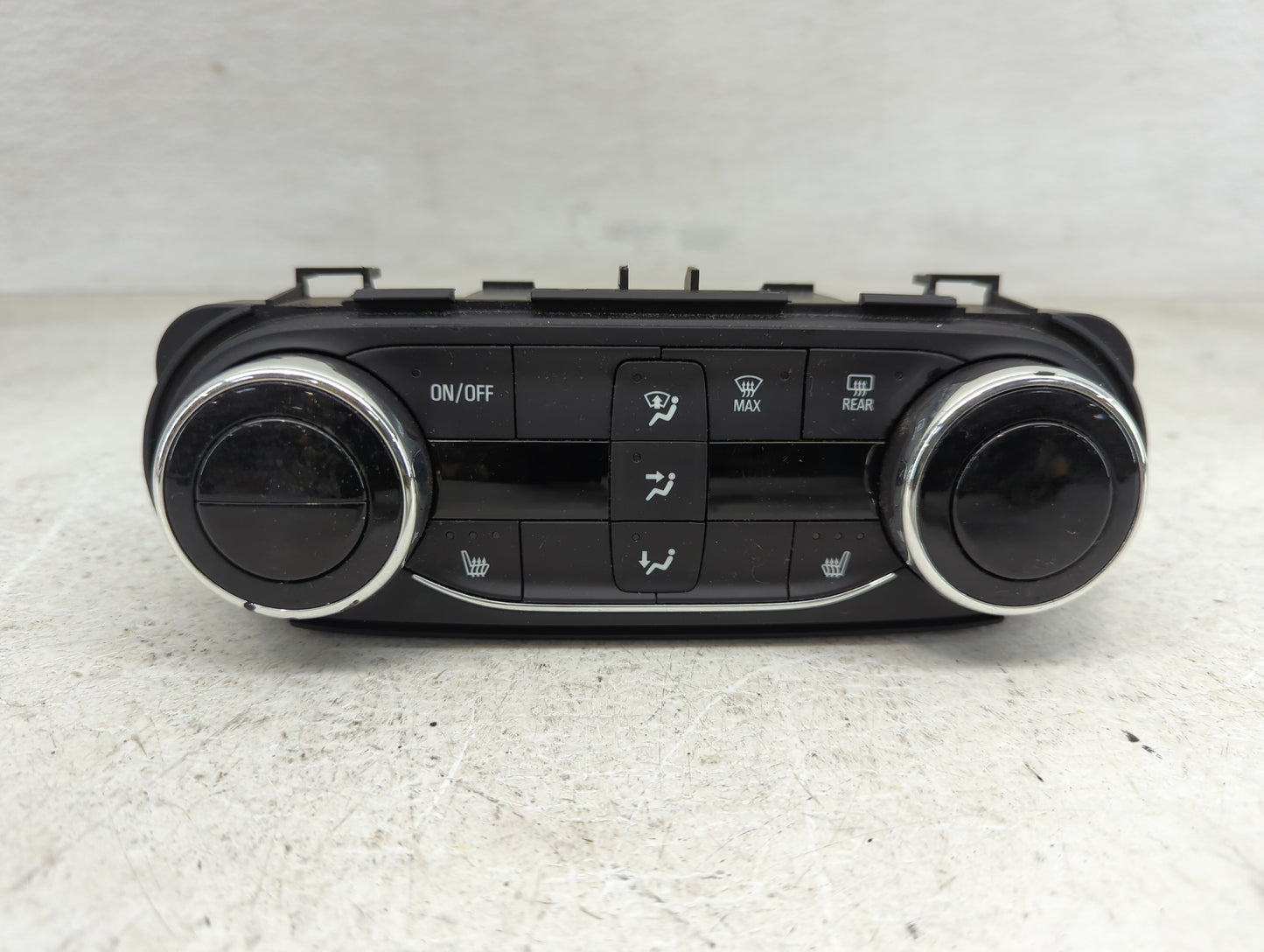 2021-2022 Chevrolet Trailblazer Climate Control Module Temperature AC/Heater Replacement Fits Fits 2021 2022 OEM Used Auto P