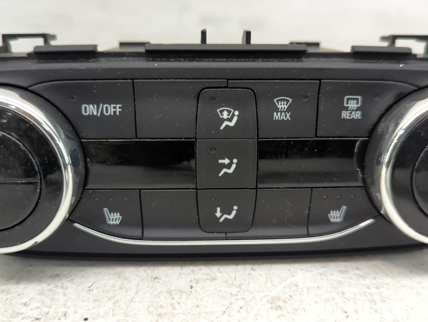 2021-2022 Chevrolet Trailblazer Climate Control Module Temperature AC/Heater Replacement Fits Fits 2021 2022 OEM Used Auto P