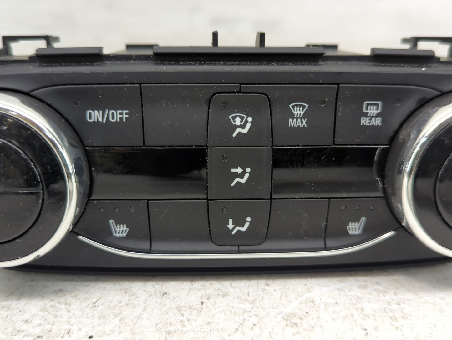2021-2022 Chevrolet Trailblazer Climate Control Module Temperature AC/Heater Replacement Fits Fits 2021 2022 OEM Used Auto P