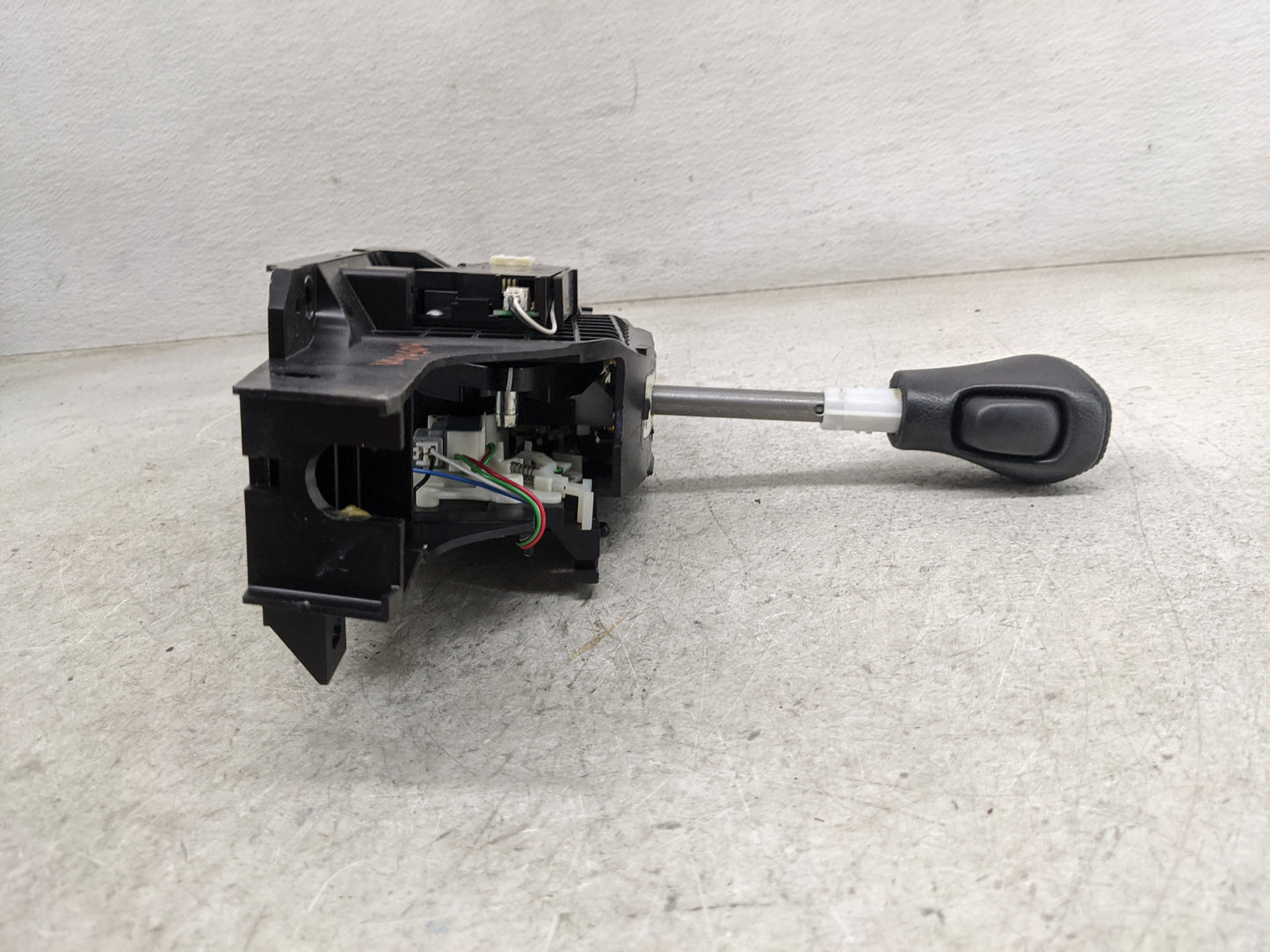 2024 Chevrolet Trax Floor Console Assembly Shifter - Oemusedautoparts1.com