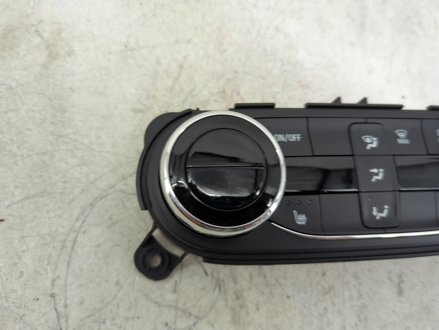 2024 Chevrolet Trax Climate Control Module Temperature AC/Heater Replacement Fits Fits 2021 2022 OEM Used Auto Parts - Oemus