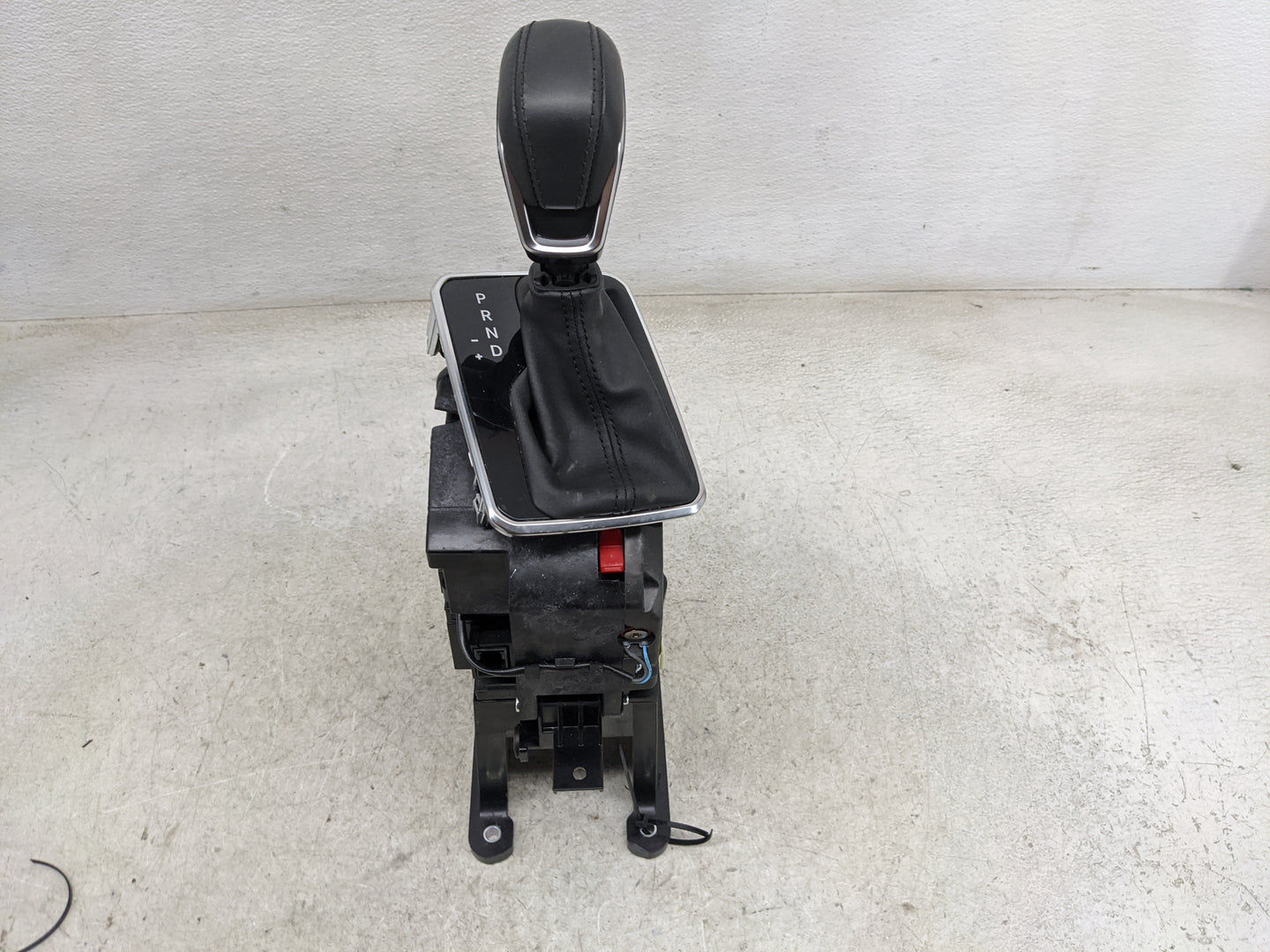 2024 Dodge Hornet Floor Console Assembly Shifter Black - Oemusedautoparts1.com