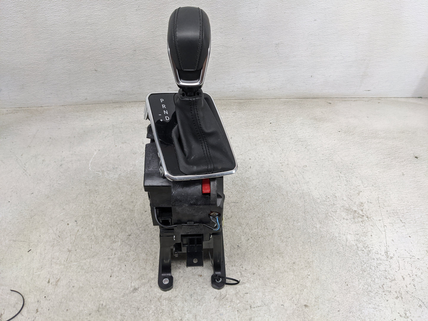 2024 Dodge Hornet Floor Console Assembly Shifter Black - Oemusedautoparts1.com