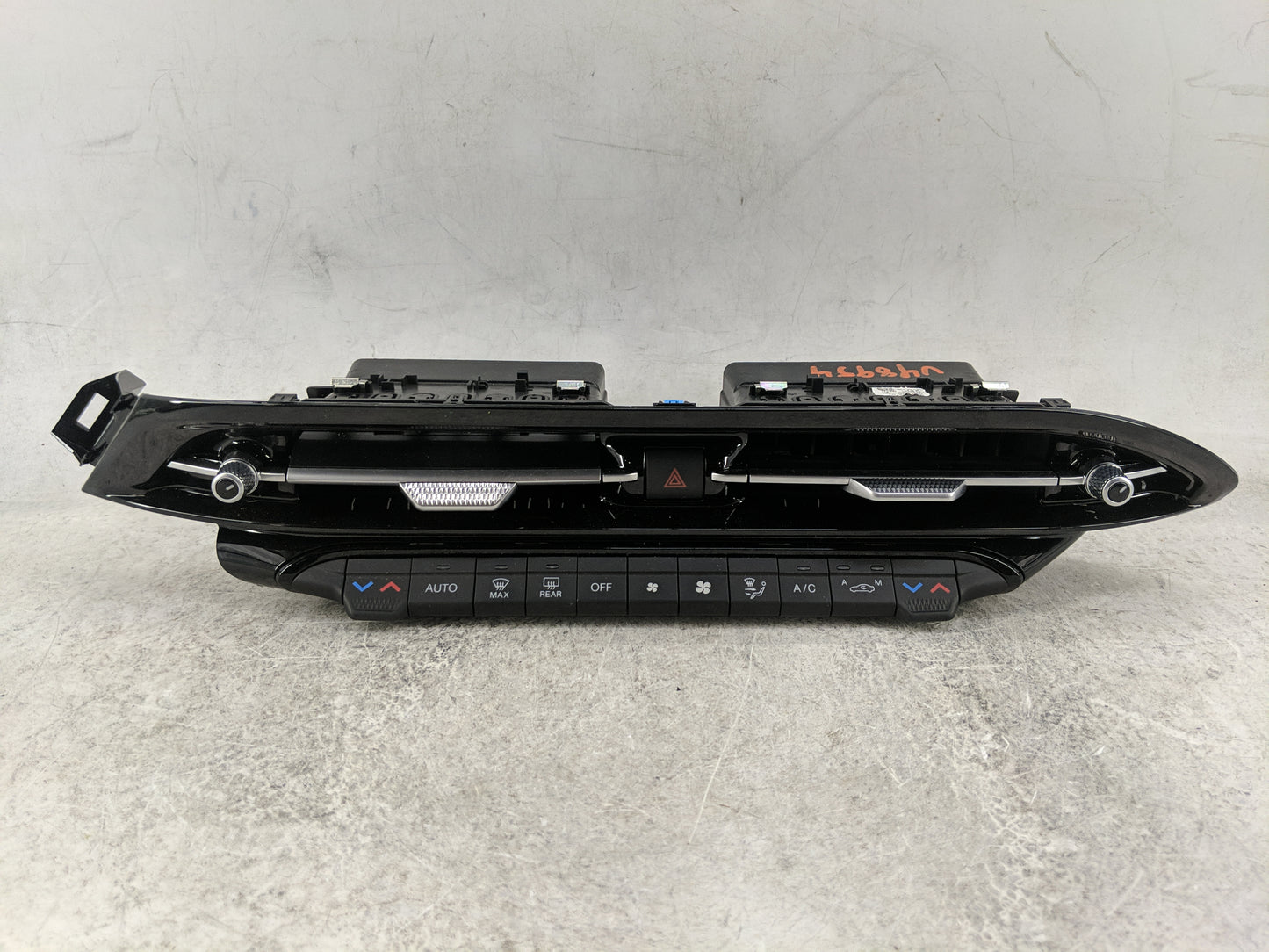 2024 Dodge Hornet Climate Control Module Temperature AC/Heater Replacement P/N:12449 00102 01561716810 Fits OEM Used Auto Pa