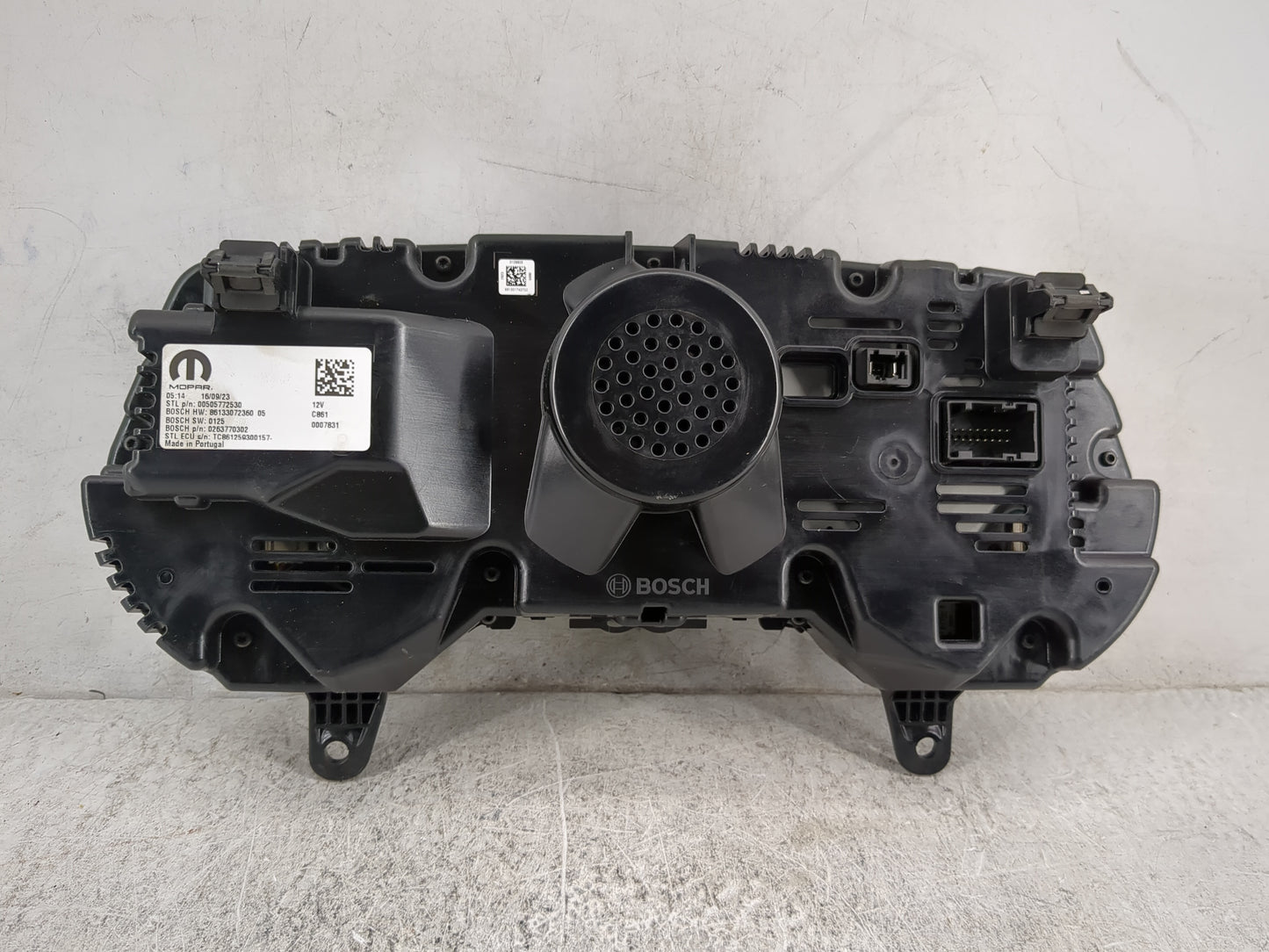 2024 Dodge Hornet Instrument Cluster Speedometer Gauges P/N:00505772530 86133072360, 0263770302 Miles: Fits OEM Used Auto Pa