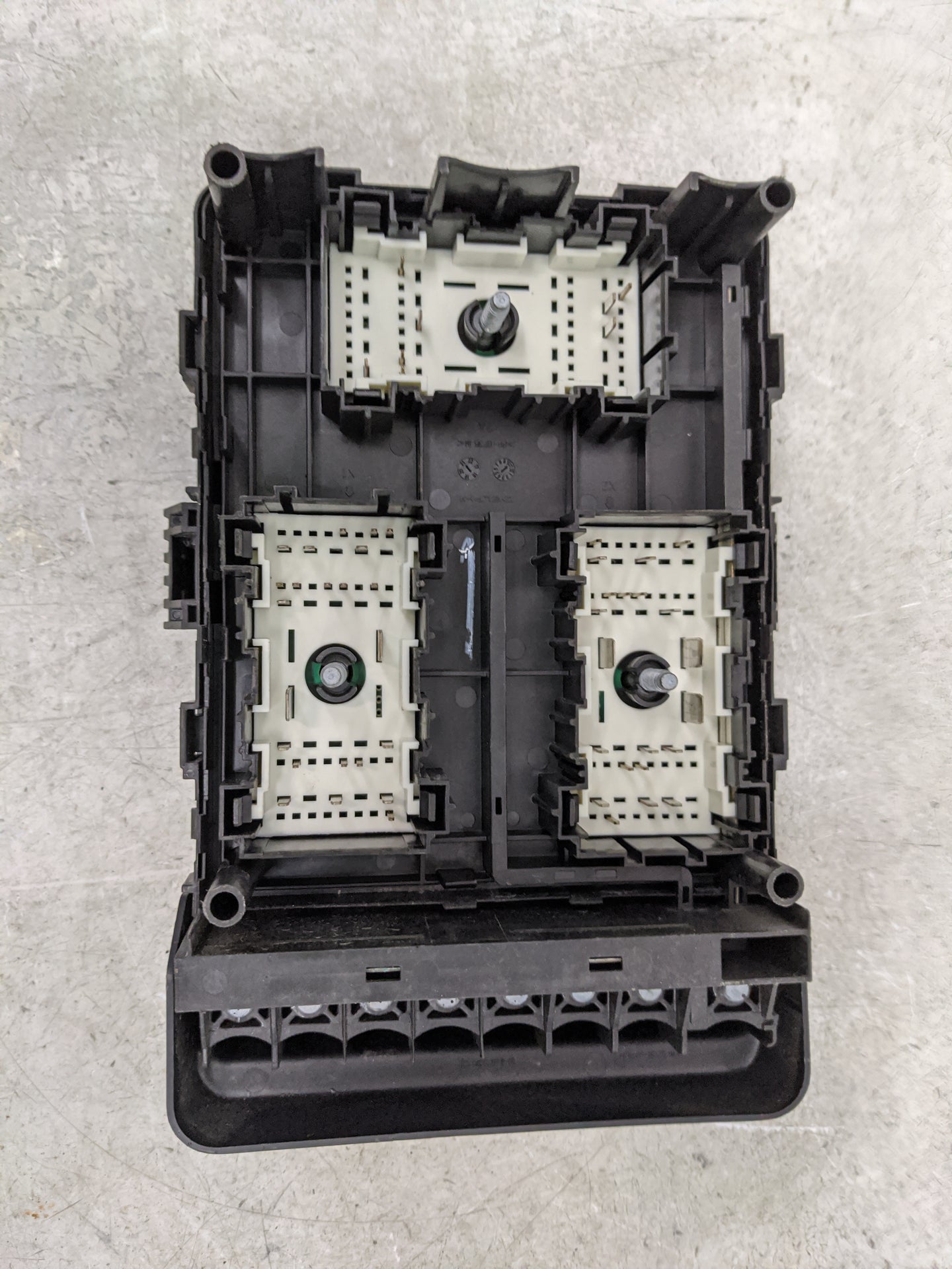 2024 Dodge Ram 1500 Fusebox Fuse Box Panel Relay Module P/N:68467638AA Fits OEM Used Auto Parts - Oemusedautoparts1.com