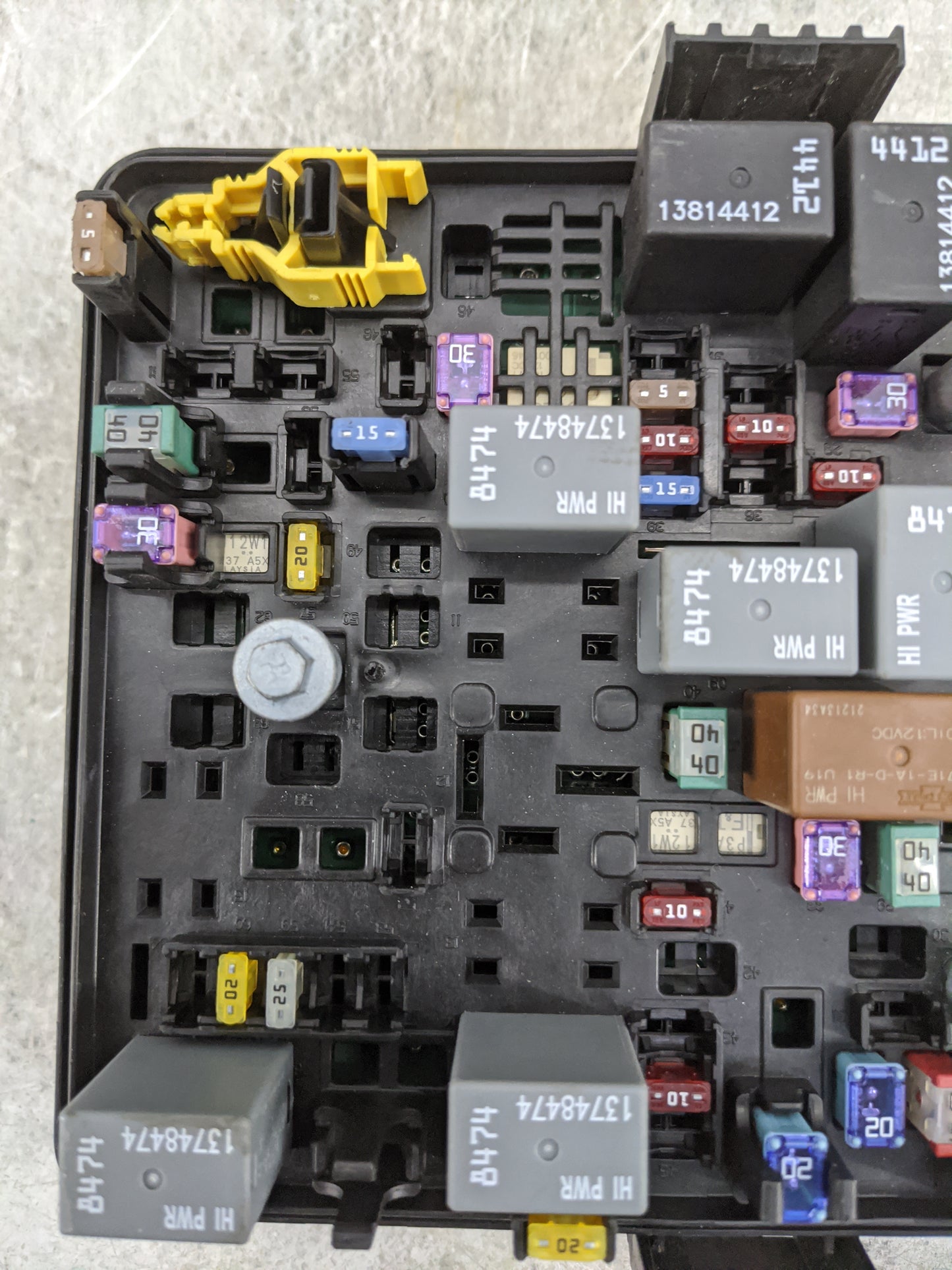 2024 Dodge Ram 1500 Fusebox Fuse Box Panel Relay Module P/N:68467638AA 13748474, 13748475, 13814412 Fits OEM Used Auto Parts