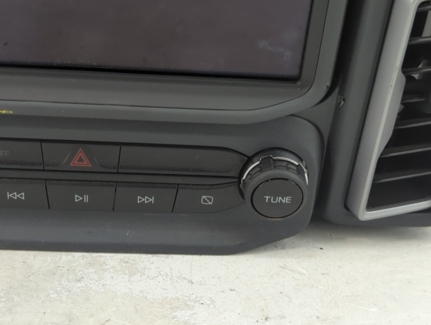 2021-2022 Ford Bronco Radio AM FM Cd Player Receiver Replacement P/N:M1PT 18B955 FF Fits Fits 2021 2022 OEM Used Auto Parts 
