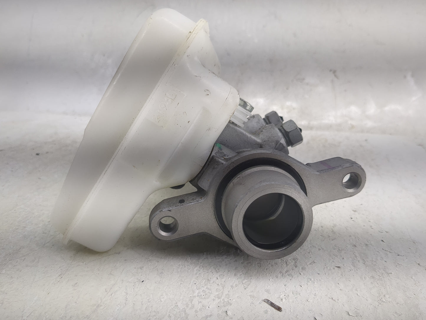 2015-2020 Ford Edge Brake Master Cylinder 1497113 - Oemusedautoparts1.com