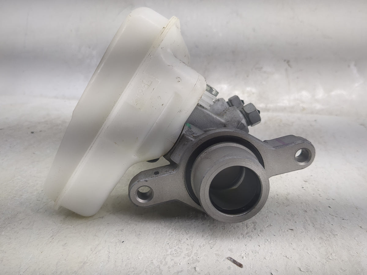 2015-2020 Ford Edge Brake Master Cylinder 1497113 - Oemusedautoparts1.com