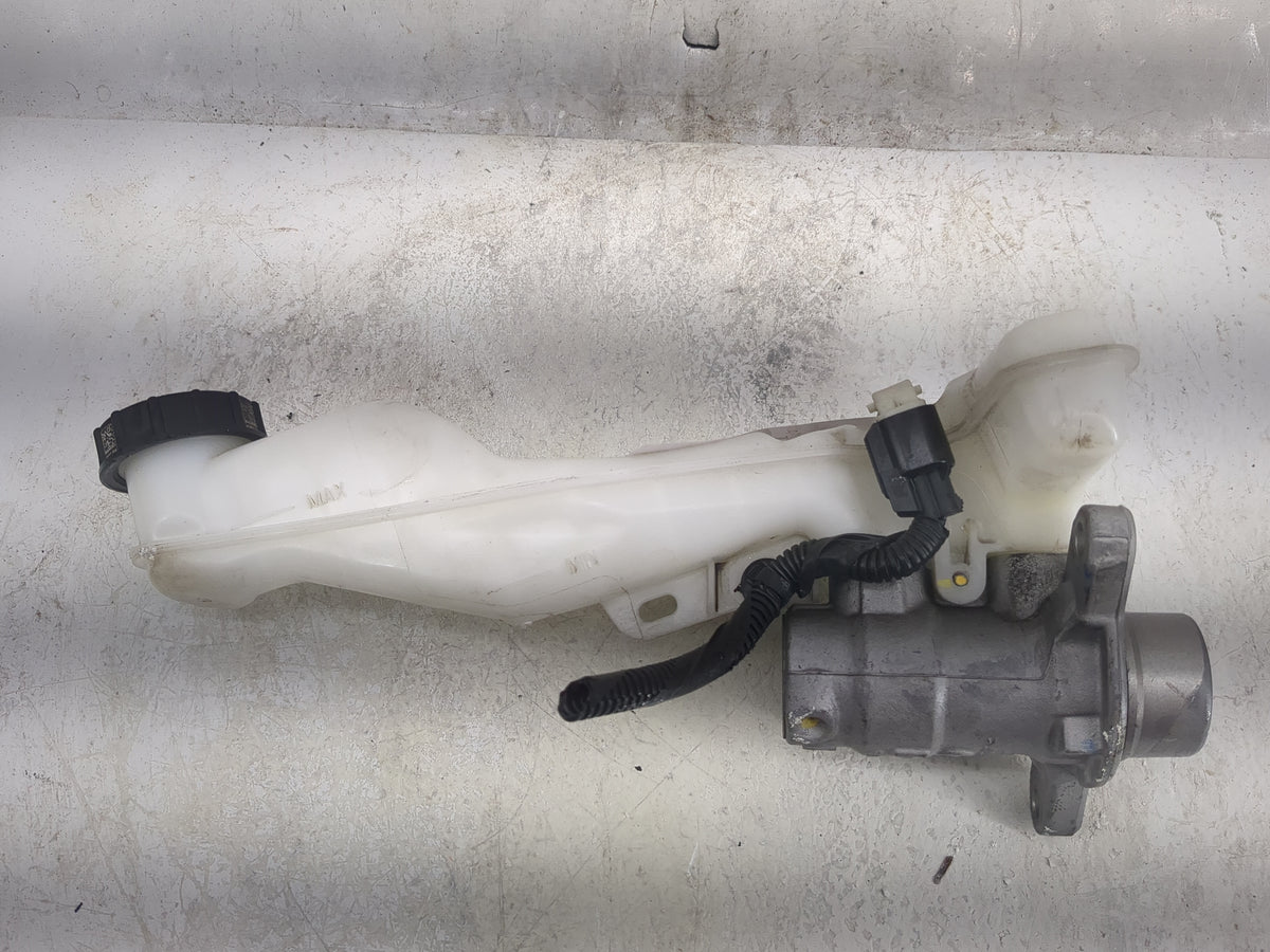 2015-2020 Ford Edge Brake Master Cylinder 1497113 - Oemusedautoparts1.com