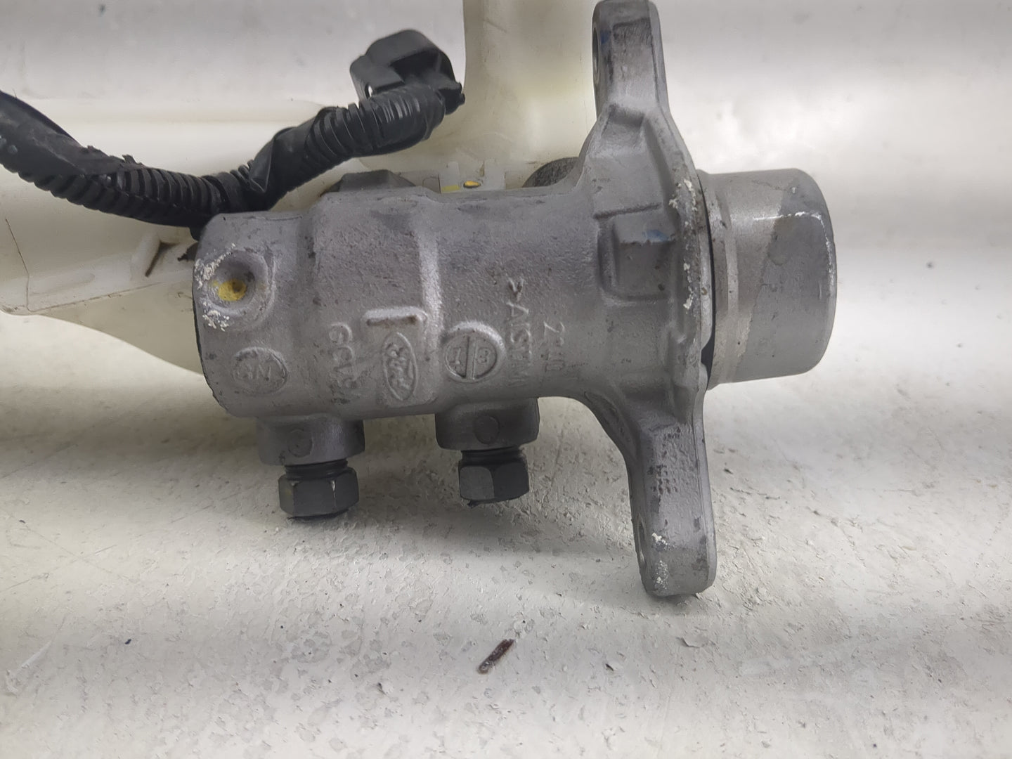 2015-2020 Ford Edge Brake Master Cylinder 1497113 - Oemusedautoparts1.com