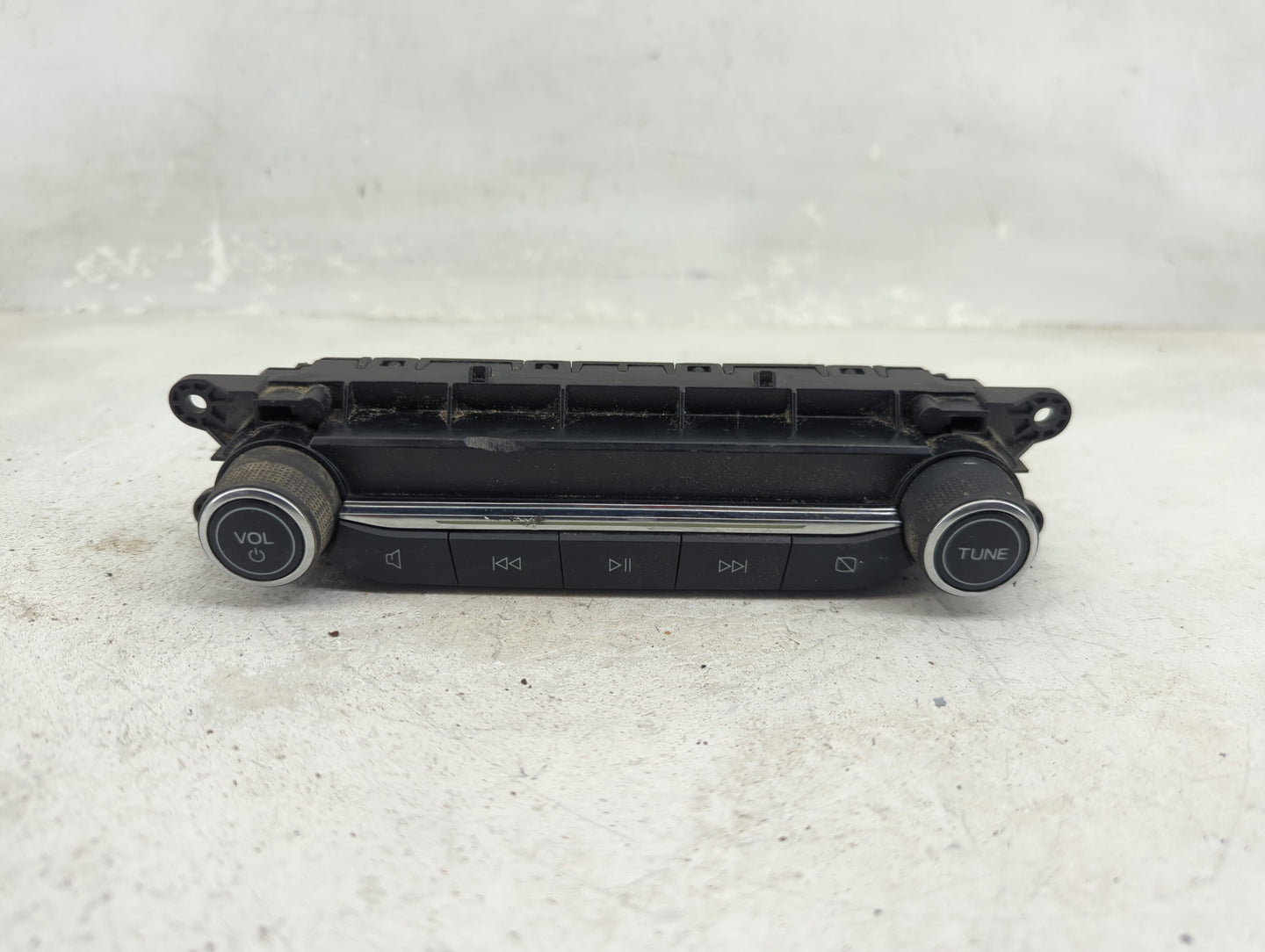 2024 Ford Escape Radio AM FM Cd Player Receiver Replacement P/N:LJ6T-18K811-CB 17023896-03 Fits OEM Used Auto Parts - Oemuse